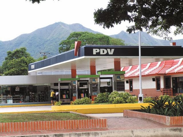 Detrás de esta estación de servicio queda el CNE en Apure. Detrás de esta estación de servicio queda el CNE en Apure.