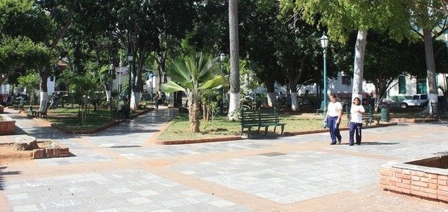 plaza_bolivar_de_la_asuncion-aimg7083-1