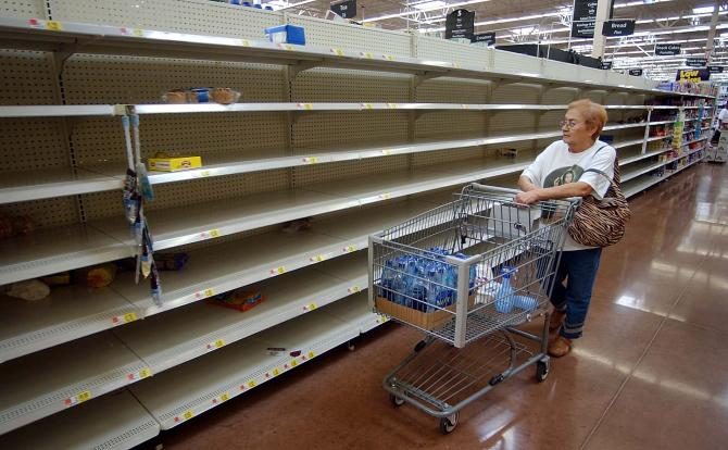 venezolanos recurren al trueque para conseguir alimentos de primera necesidad