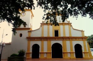 iglesia-municipio-lima-blanco-300x199-1