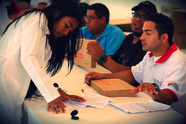 Entrega de Tablets Canaima Universitarias