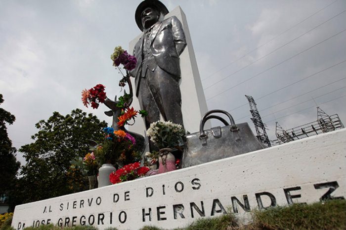 Estatua de José Gregorio Hernandez en Isnotú