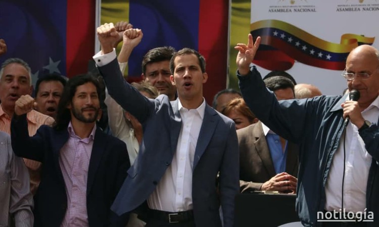 Juan Guaidó se juramneta como presidente encargado de Venezuela